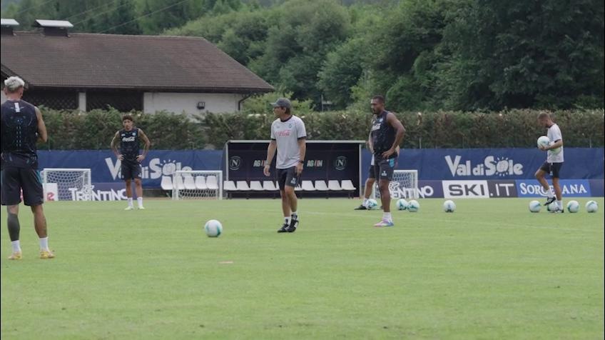 Napoli, Conte guida l'allenamento del mattino a Dimaro