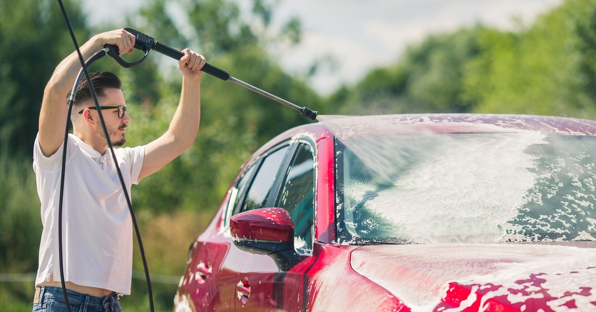 Perché d'estate bisogna lavare l'auto una volta alla settimana e come farlo nel modo giusto