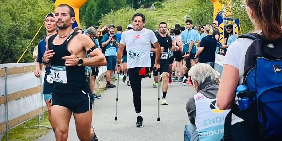Gianni Sasso corre con le sue stampelle: "Quando iniziai piangevo dal dolore, versavo sangue"