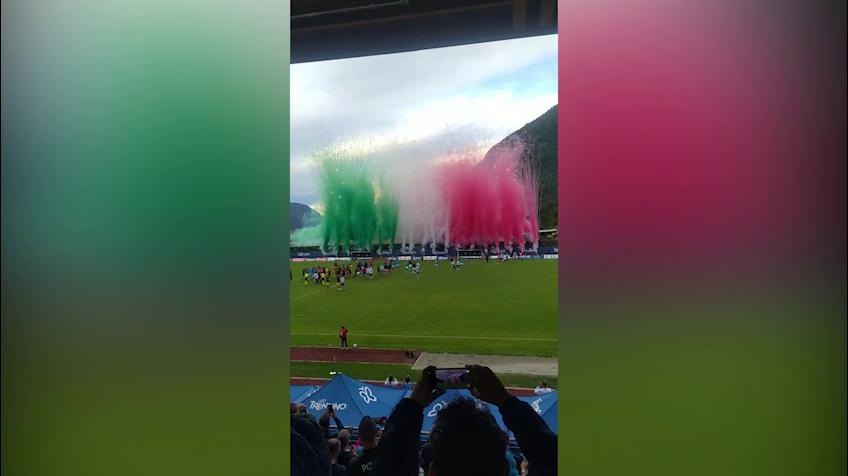 Napoli-Catanzaro 2-1, spettacolo pirotecnico al termine dell'amichevole