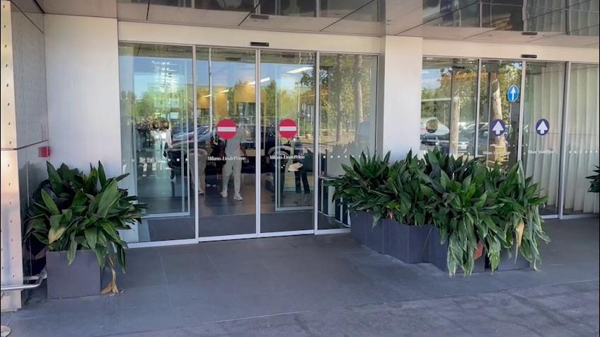Inter, l'arrivo a Linate di Diouf