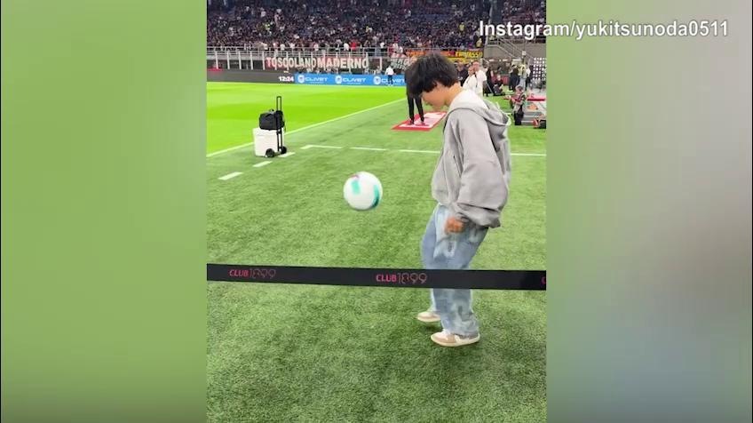 Milan-Bologna, Tsunoda a bordo campo: che palleggi!