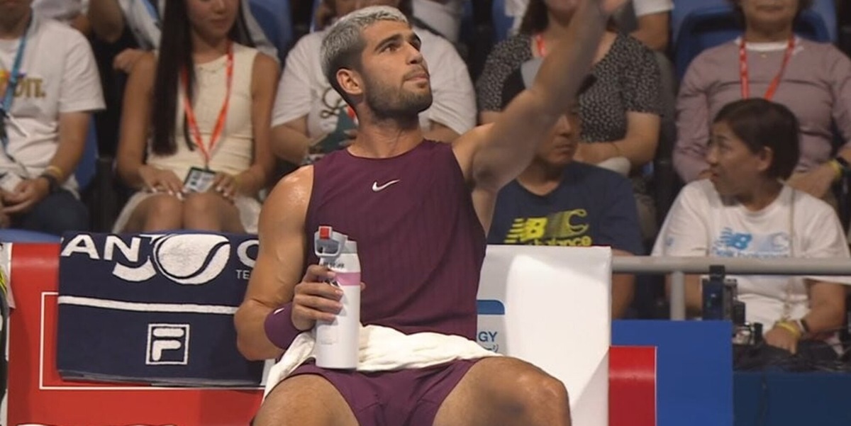 Furia Alcaraz con l'arbitro, mai visto così: "Hai giocato a tennis?"