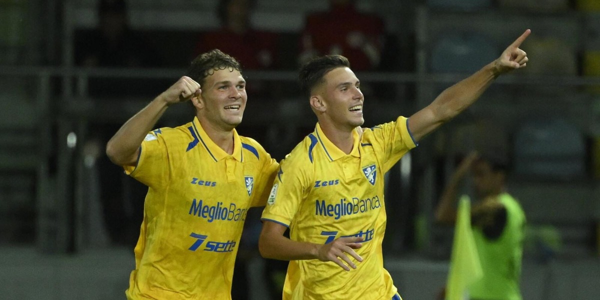 Il Frosinone di Alvini vola, adesso l'esame Venezia: quote e pronostico