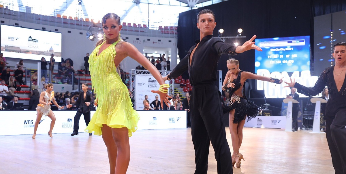 Emozione agli Internazionali di danza, ballerina ucraina e maestra russa insieme