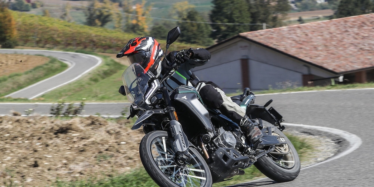 Prova Moto Morini Alltrhike: un coltellino svizzero a due ruote