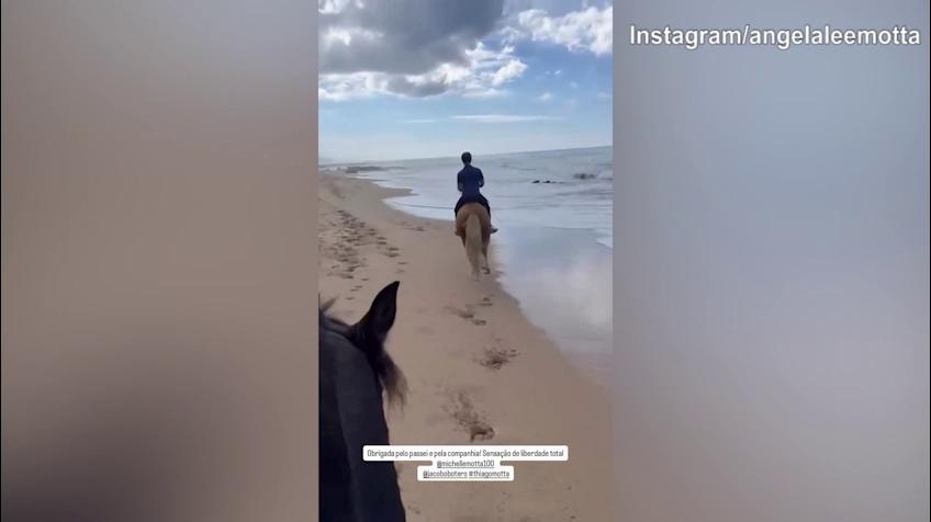Thiago Motta torna alla Juve? Lui intanto corre con i cavalli sulla spiaggia