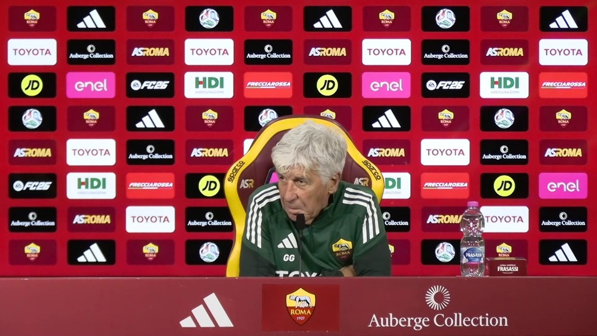 Incredibile: la conferenza di Gasperini viene interrotta da...un gatto