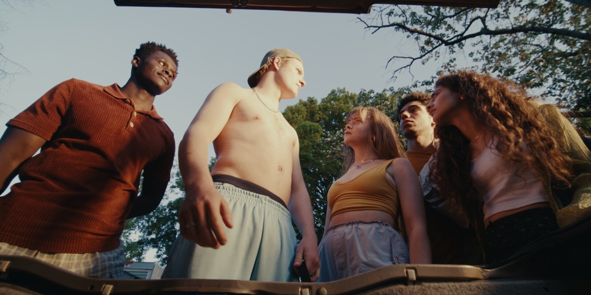 Last Swim: dal 15 novembre su RAIPLAY arriva il film d’esordio di Sasha Nathwani