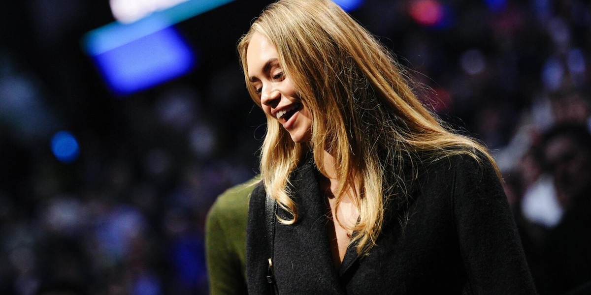 Laila Hasanovic non si perde una partita di Sinner: le foto sugli spalti durante la sfida con Shelton