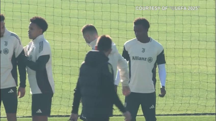 Juve, McKennie diventa massaggiatore