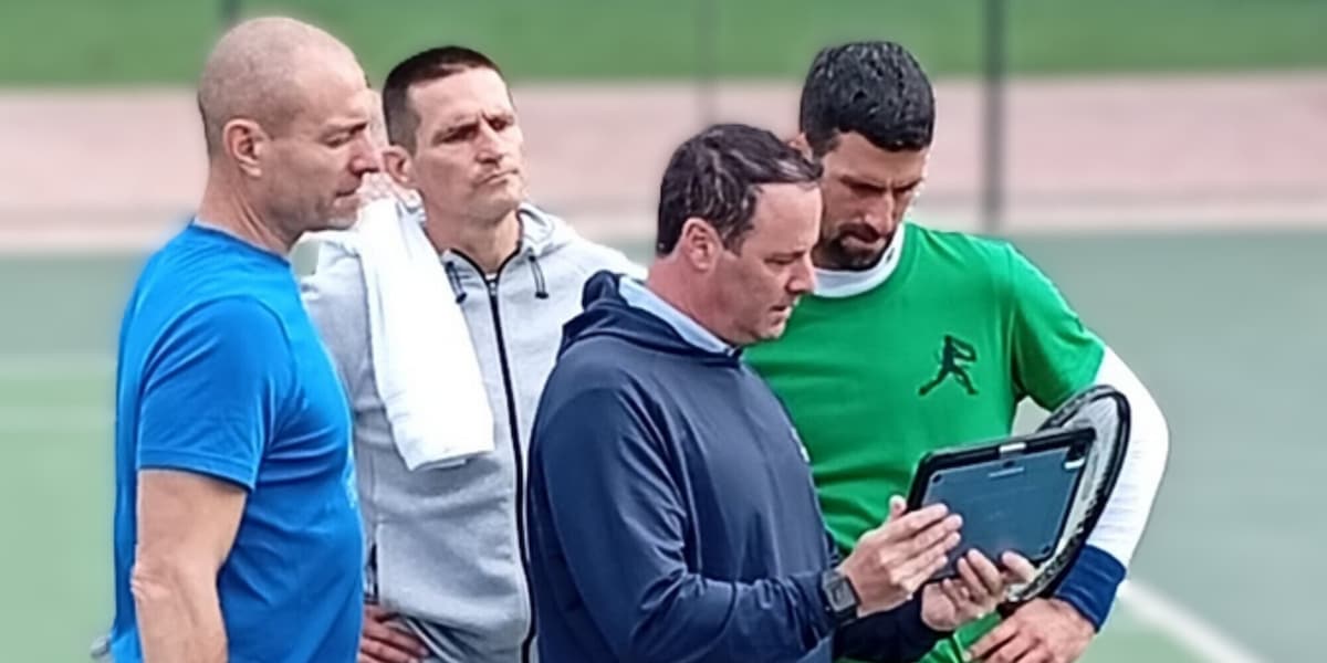 Il guru della medicina assunto da Djokovic per sfidare Sinner e Alcaraz: la scelta fa il giro del mondo