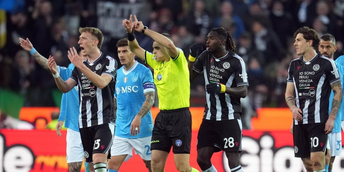 Moviola Udinese-Napoli: Sozza non brilla, su Lobotka lo salva il VAR