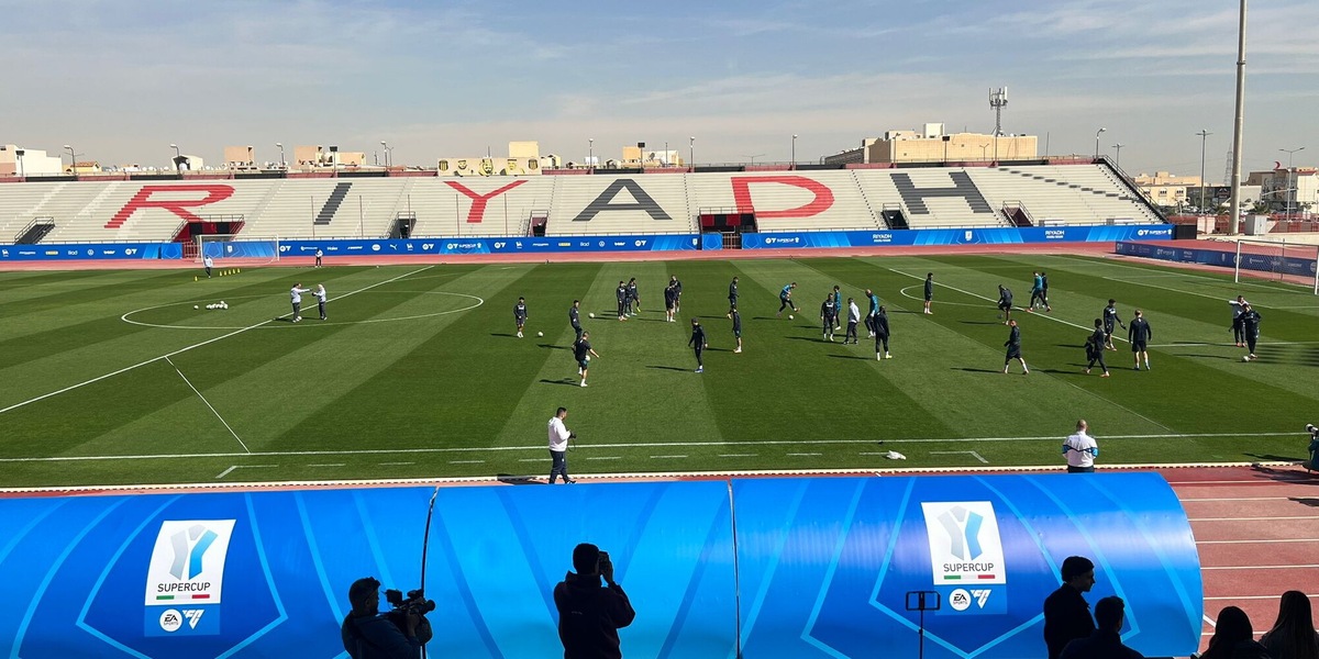 Il Napoli si allena a Riyadh prima della finale con il Bologna