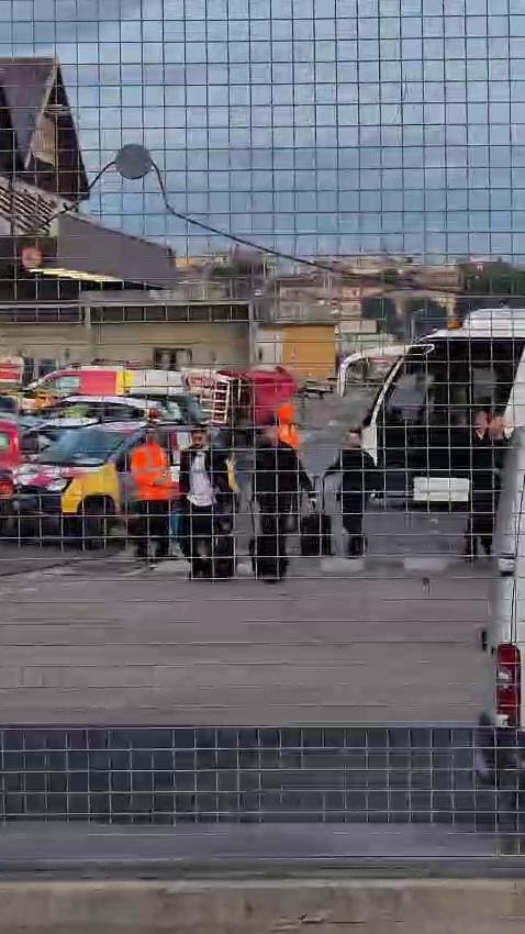 Il Napoli arriva a Capodichino: i giocatori festeggiano la Supercoppa