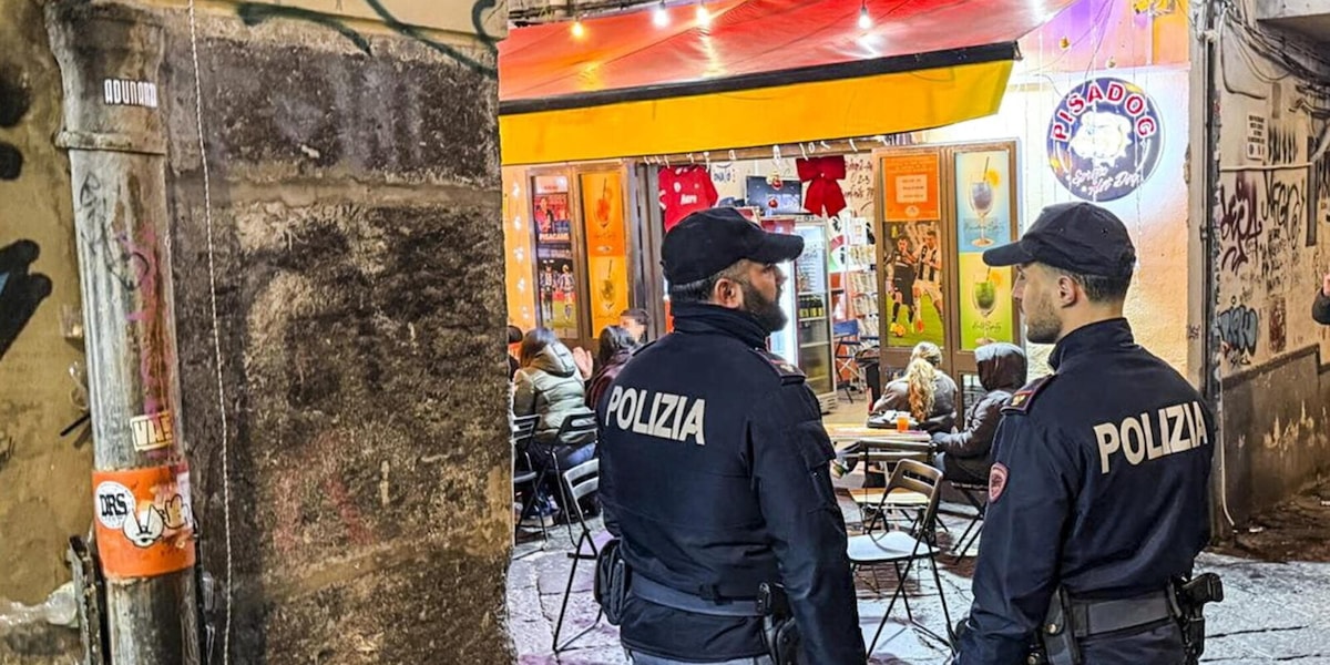 I genitori di Pisacane sotto choc dopo l'agguato a Napoli: "Ci aspettavano in tre. La birra in faccia e poi hanno sparato a Gianluca"