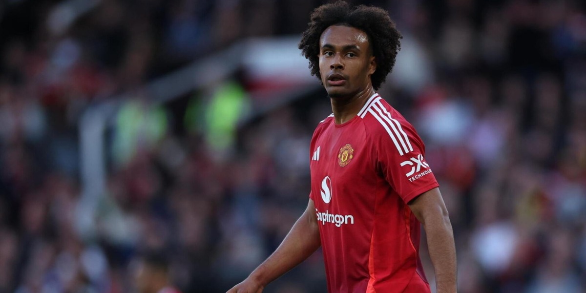 Zirkzee, due segnali alla Roma: non si allena con il Manchester United e lancia un indizio sui social