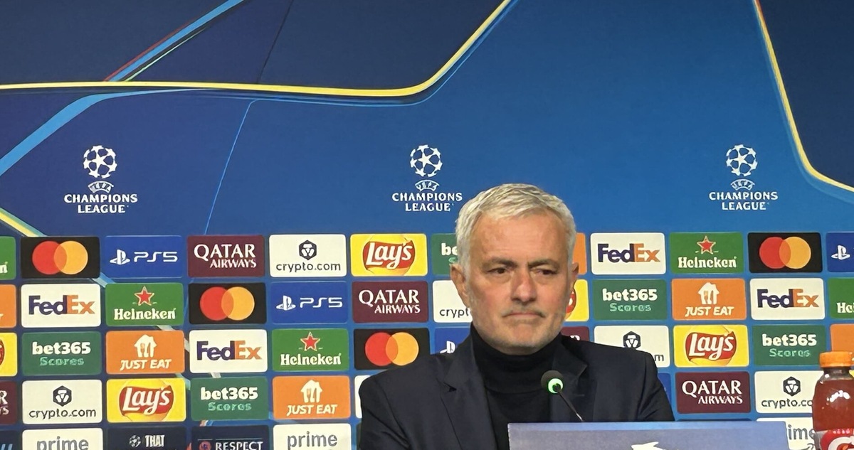 Mourinho incredulo: "Il calcio è così: se non fai gol e in panchina hai i ragazzini..."