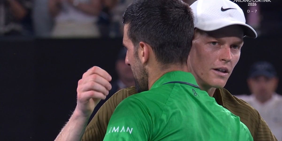 Djokovic scherza in tv dopo la vittoria su Sinner: "A rete gli ho detto...". Poi svela un retroscena con Alcaraz