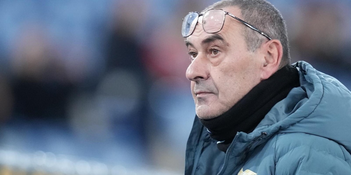 Sarri, le parole da brividi ai tifosi della Lazio. Poi sbotta in tv per le troppe domande su Romagnoli