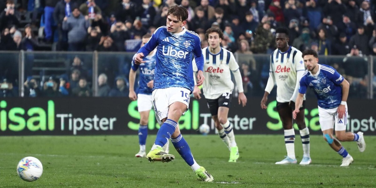 Atalanta eroica: resiste in 10 e pareggia contro il Como. Carnesecchi para il rigore di Nico Paz al 96'