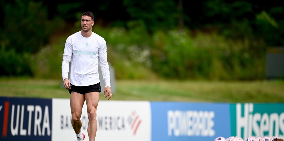 Juve, Vlahovic è tornato alla Continassa: quando può rientrare