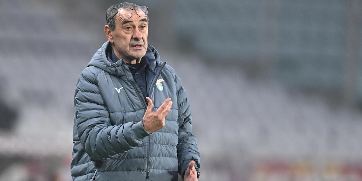 Sarri avvisa Lotito: "Questo è l'anno zero, serviranno investimenti. Ponte Milvio? I tifosi ci mancano, ma..."