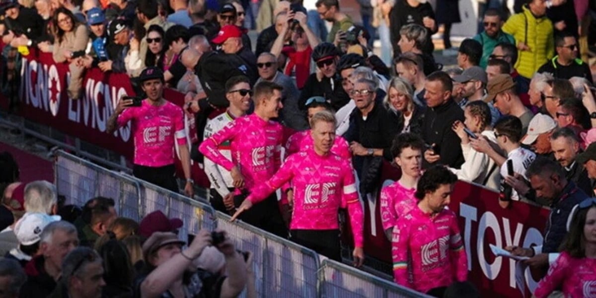 Strade Bianche 2026: la Teams Presentation alla Fortezza Medicea di Siena