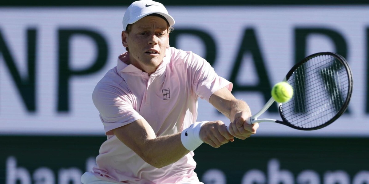 Sinner soffre, discute con un tifoso, ma poi batte Fonseca in 2 set e vola ai quarti di Indian Wells