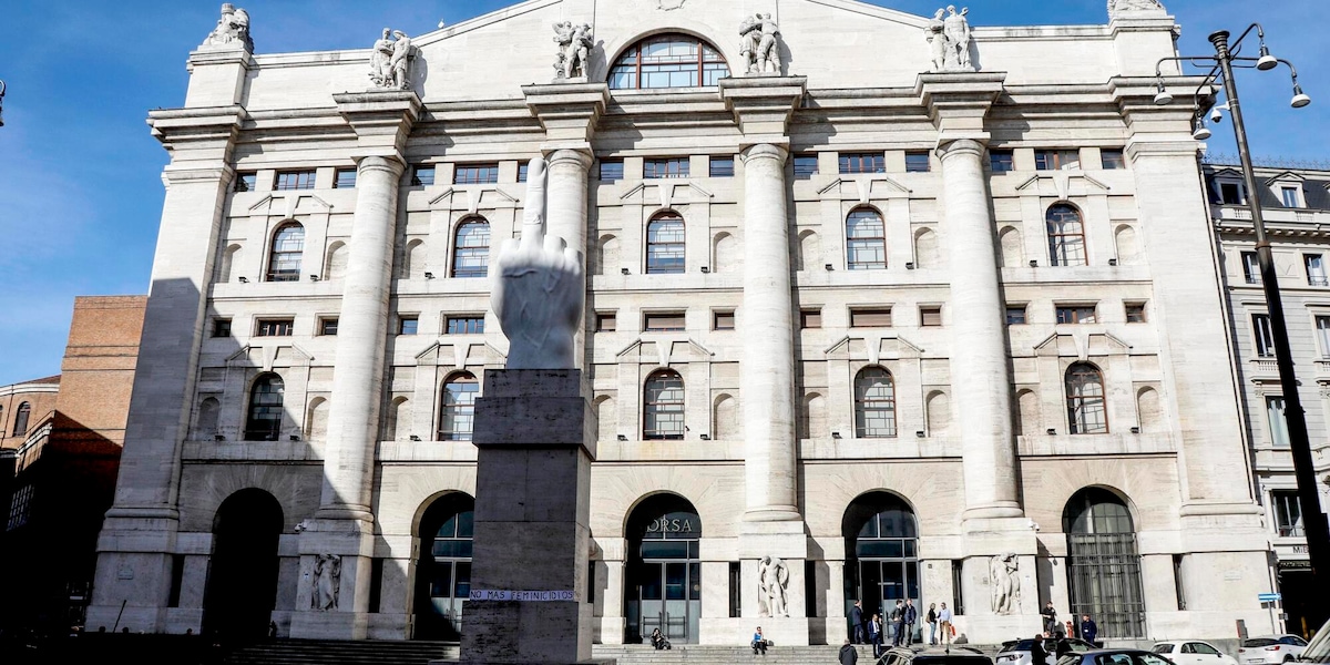 Borsa: Milano apre in leggero calo, Ftse Mib -0,37%
