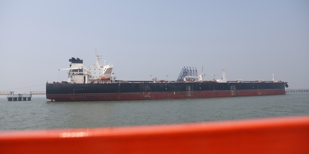 Ft, 'Francia e Italia cercano accordo con Iran per le navi a Hormuz'