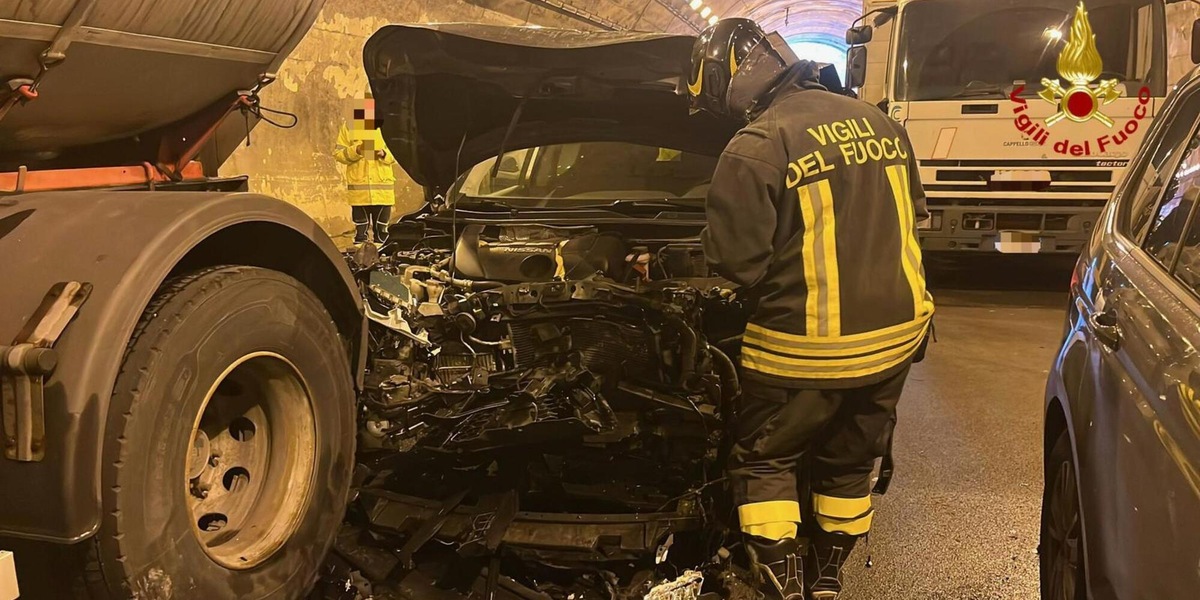 Maxi tamponamento in galleria Messina-Palermo, 'coinvolti 80 mezzi'