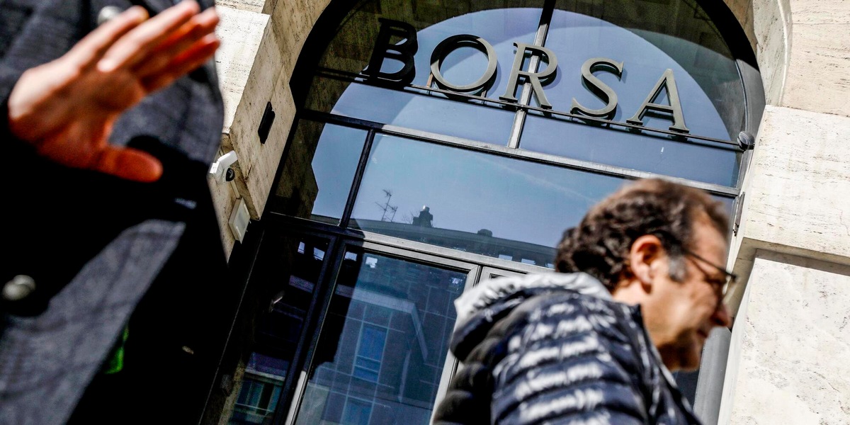 Borsa: Milano chiude in ribasso, -0,33%