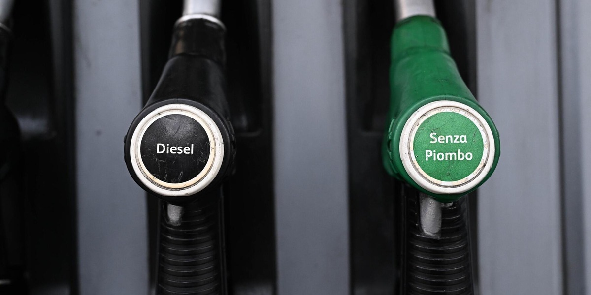 Dl carburanti in Gazzetta, taglio accise in vigore da oggi