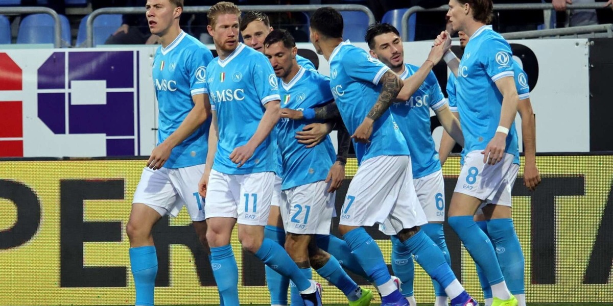 Cagliari-Napoli 0-1, Serie A: McTominay decisivo, Conte è secondo davanti al Milan