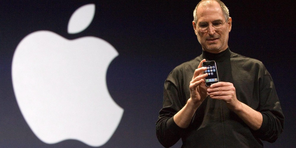 Apple compie 50 anni, la storia iniziata l'1 aprile 1976 in un garage