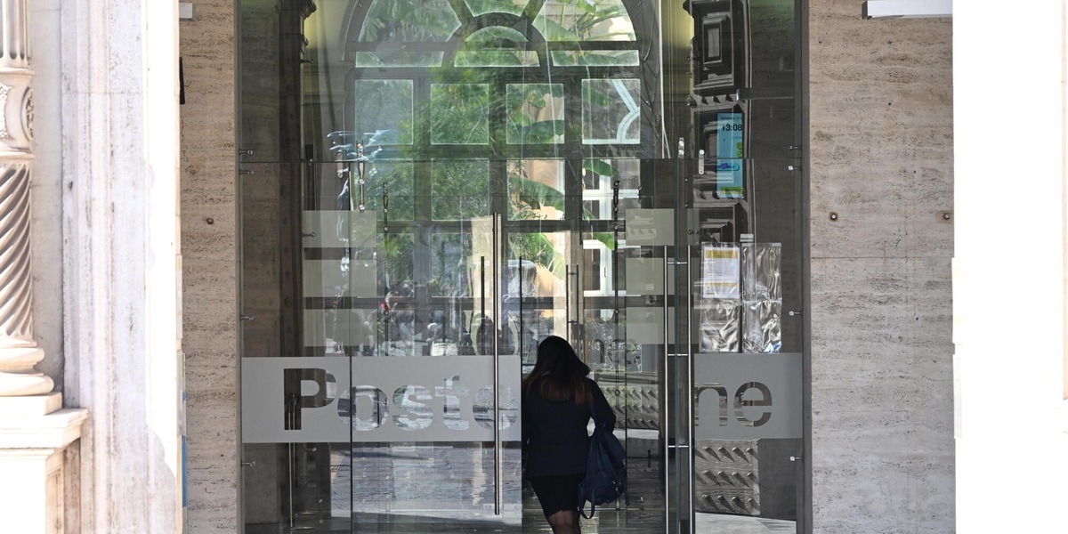 Poste presenta l'opas totalitaria per l'acquisto di Telecom Italia