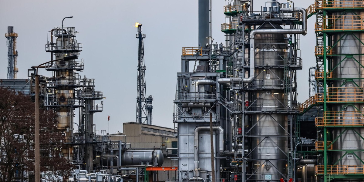 Il petrolio è in calo ma il Brent resta sopra i 100 dollari