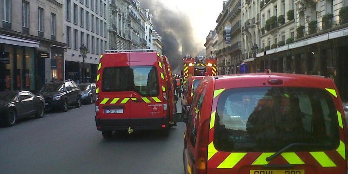 In fiamme a Parigi l'Hotel Bristol a due passi dall'Eliseo
