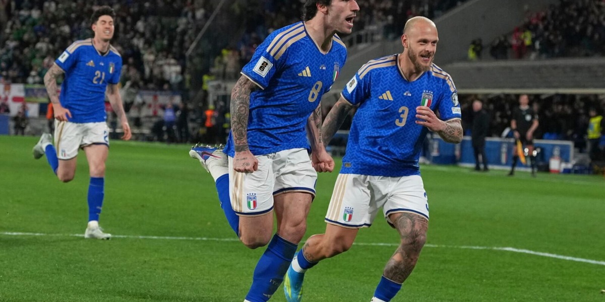 L'Italia conquista la finale dei playoff. Napoli, Lukaku resta in Belgio