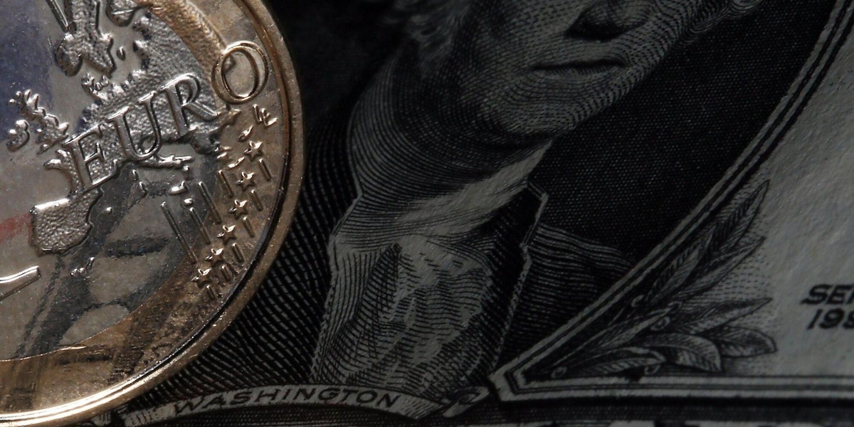 L'euro è in rialzo, a 1,1576 dollari