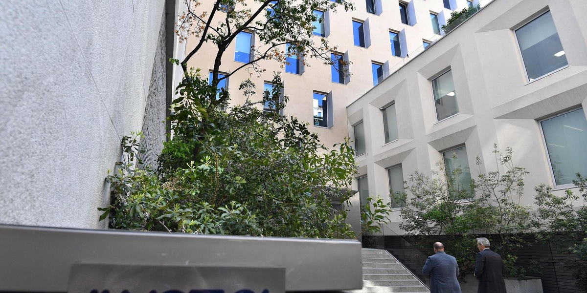 EssilorLuxottica acquisisce una quota della thailandese Top Charoen