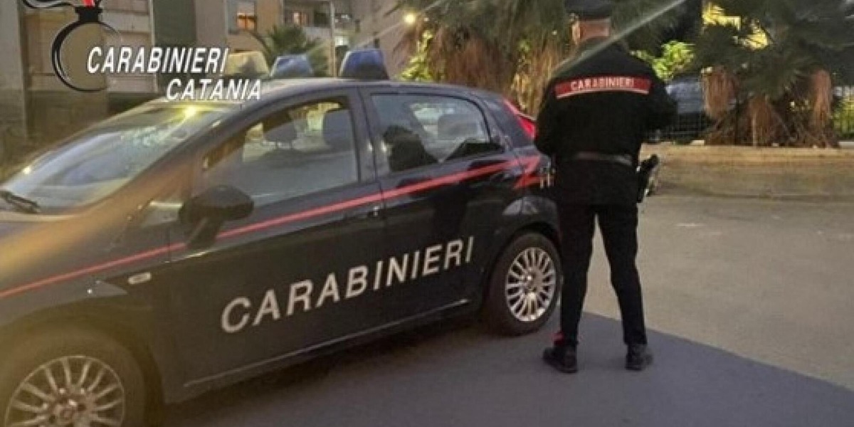 Donna accoltellata a Catania, catturato il marito