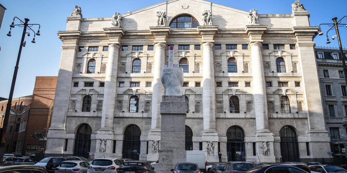 Borsa: Milano accelera (+0,75%), corre Stm, frena Leonardo