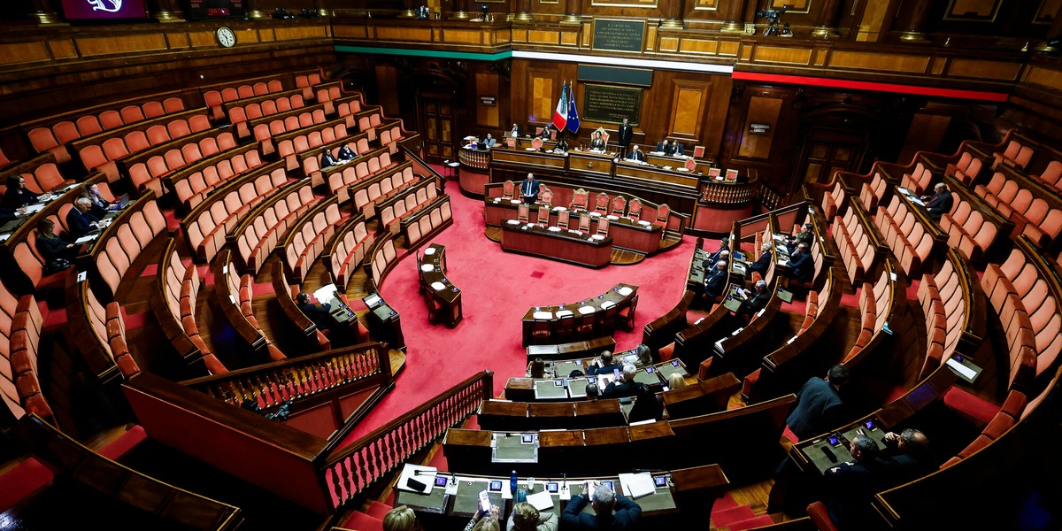 Governo pone la fiducia in Aula al Senato sul decreto bollette