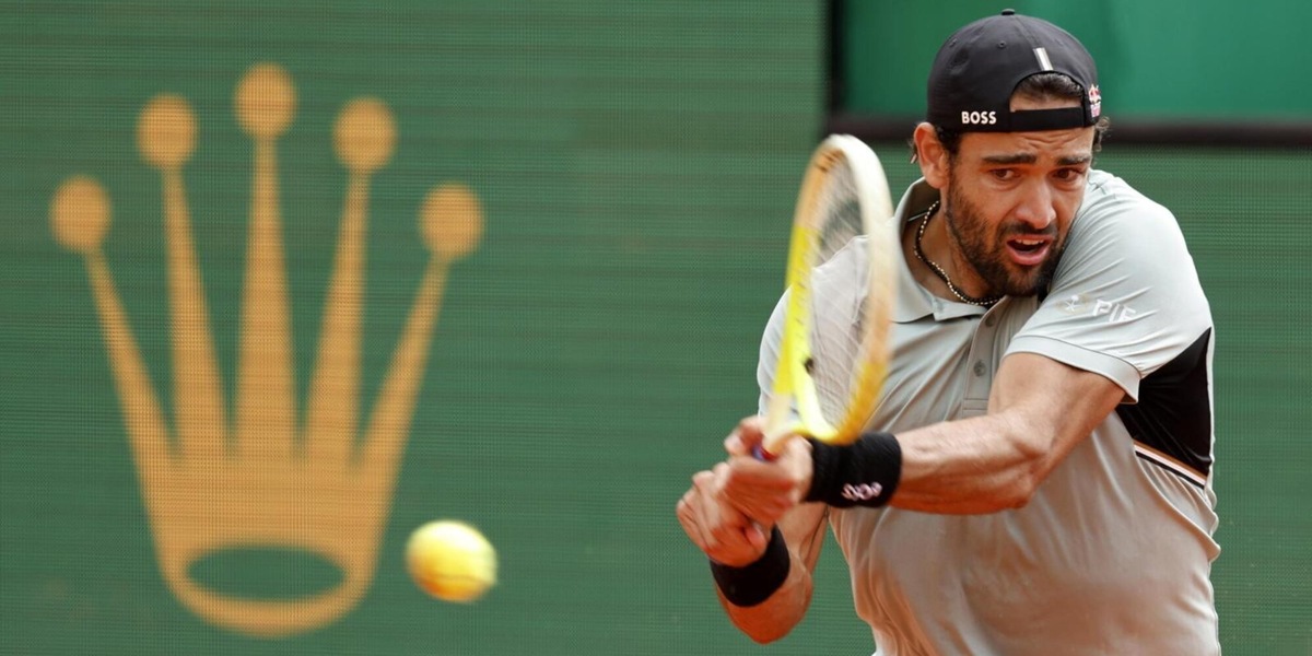 Berrettini e la battuta che fa impazzire Montecarlo: "Servo come mio padre". Il tutto davanti al papà...