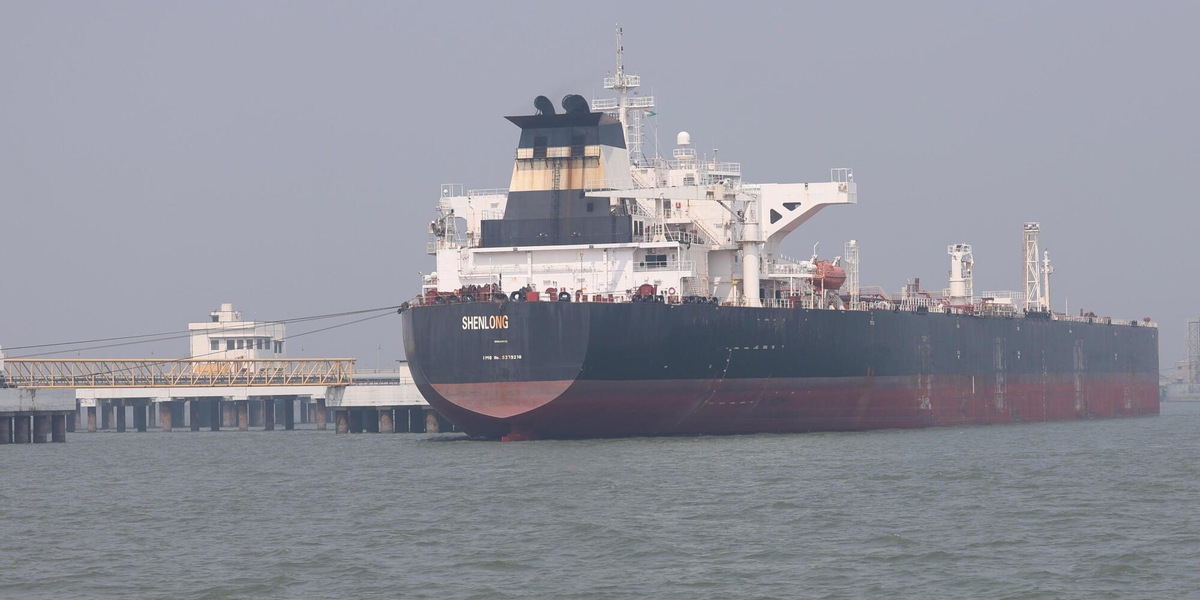 Prima petroliera non iraniana attraversa Hormuz dal cessate il fuoco