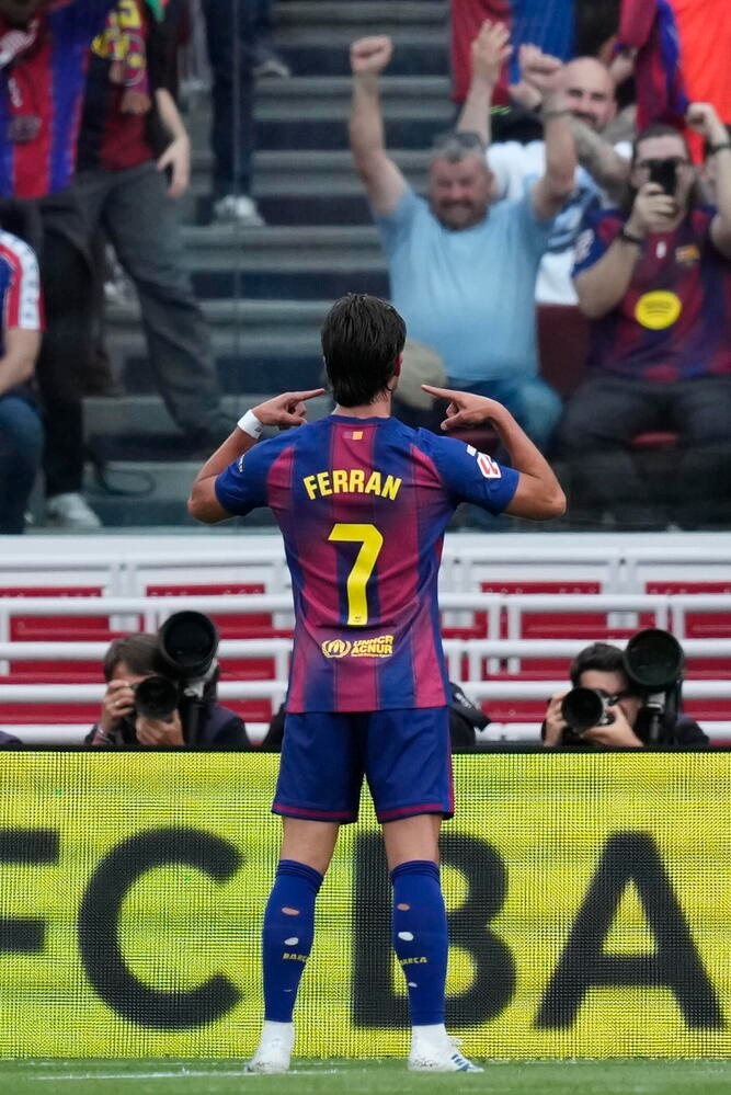 Calcio: il Barcellona vince il derby con l'Espanyol e va a +9 sul Real