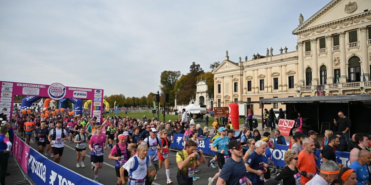 La maglia ufficiale della 40^ Wizz Air Venicemarathon si ispira al Leone Alato di San Marco