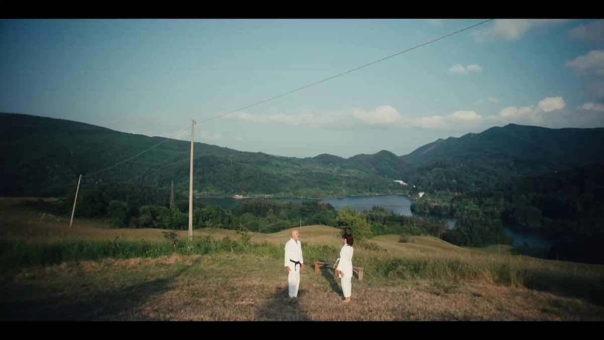 Uno sbirro in Appennino, guarda una scena in esclusiva